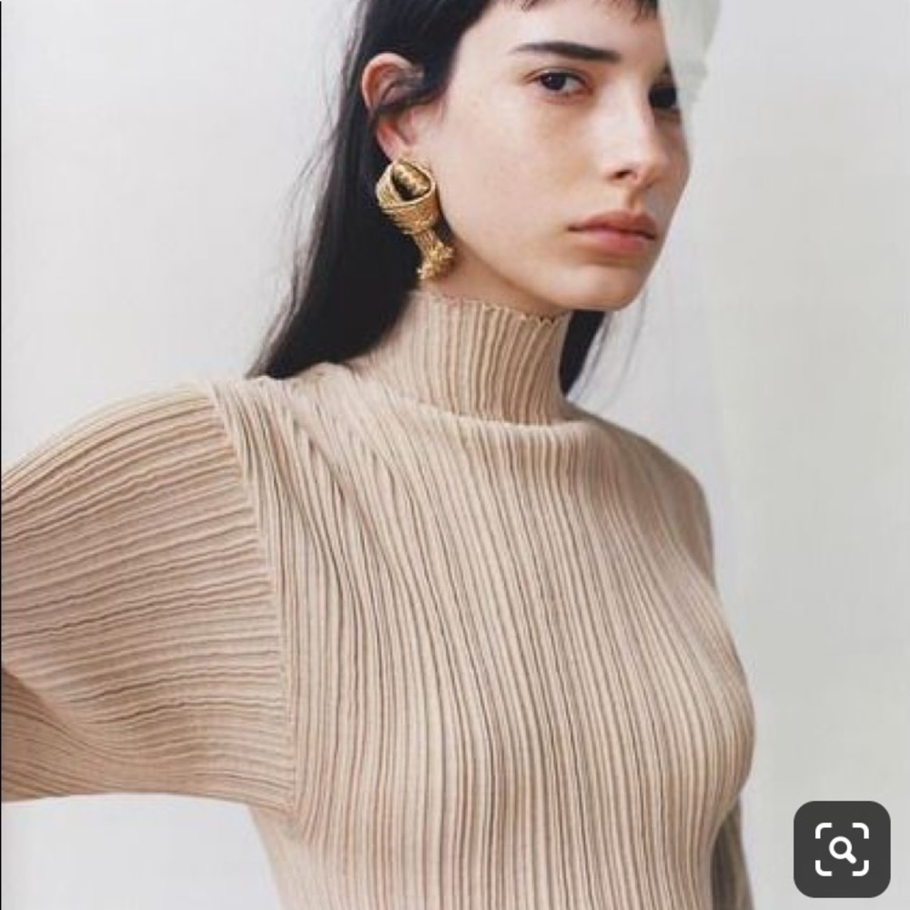 IN SEARCH OF any shirt similar to this one !!!